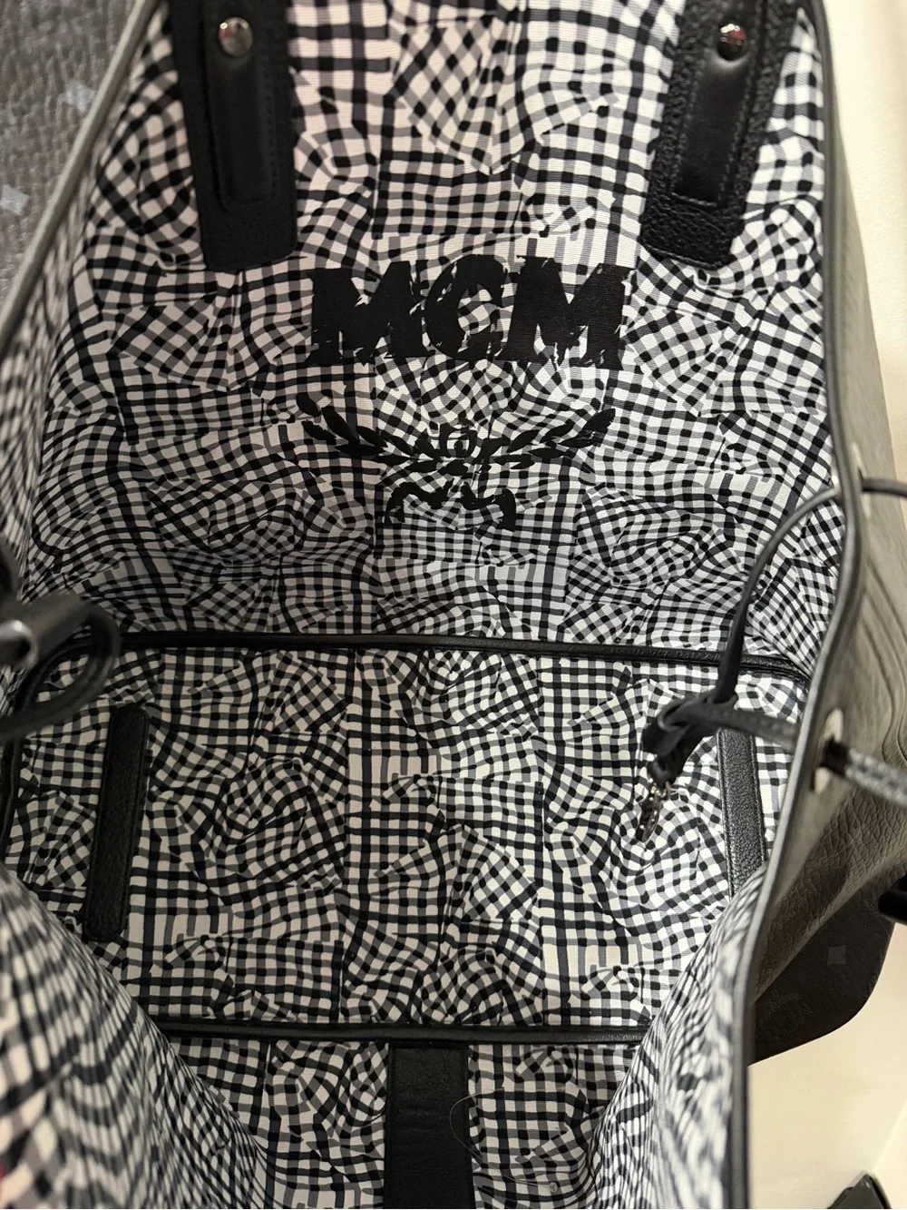 • MCM Reversible Liz Shopper •
